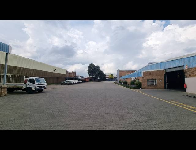 1,840M² WAREHOUSE TO LET IN JET PARK